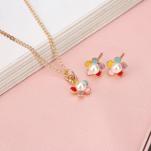 Flowers with Pearl Jewelry Set - Picture 3 of 5